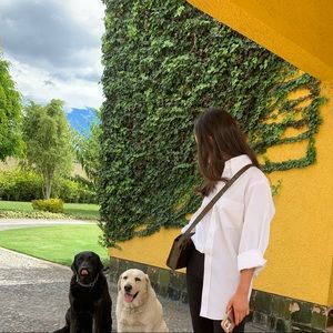 Meet your Posher, Adela